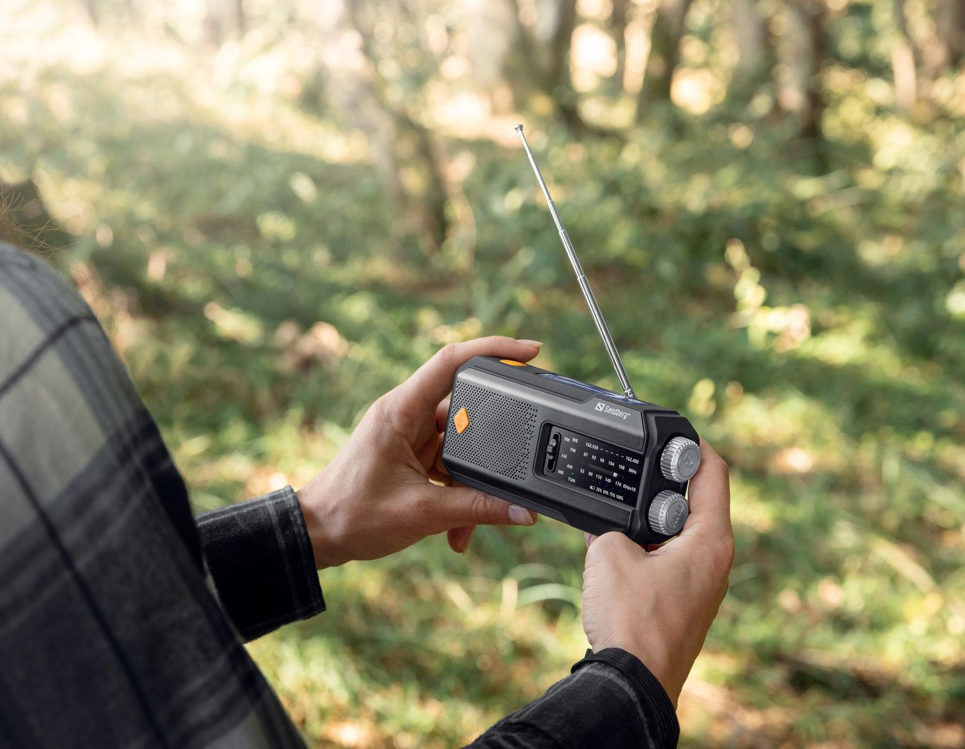 Notfallradio #basic: Notfallradio mit Licht, Akku, Kurbel. Preis-Leistungs-Sieger